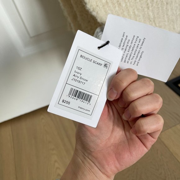 Theory oversized boucle scarf - Picture 4 of 4